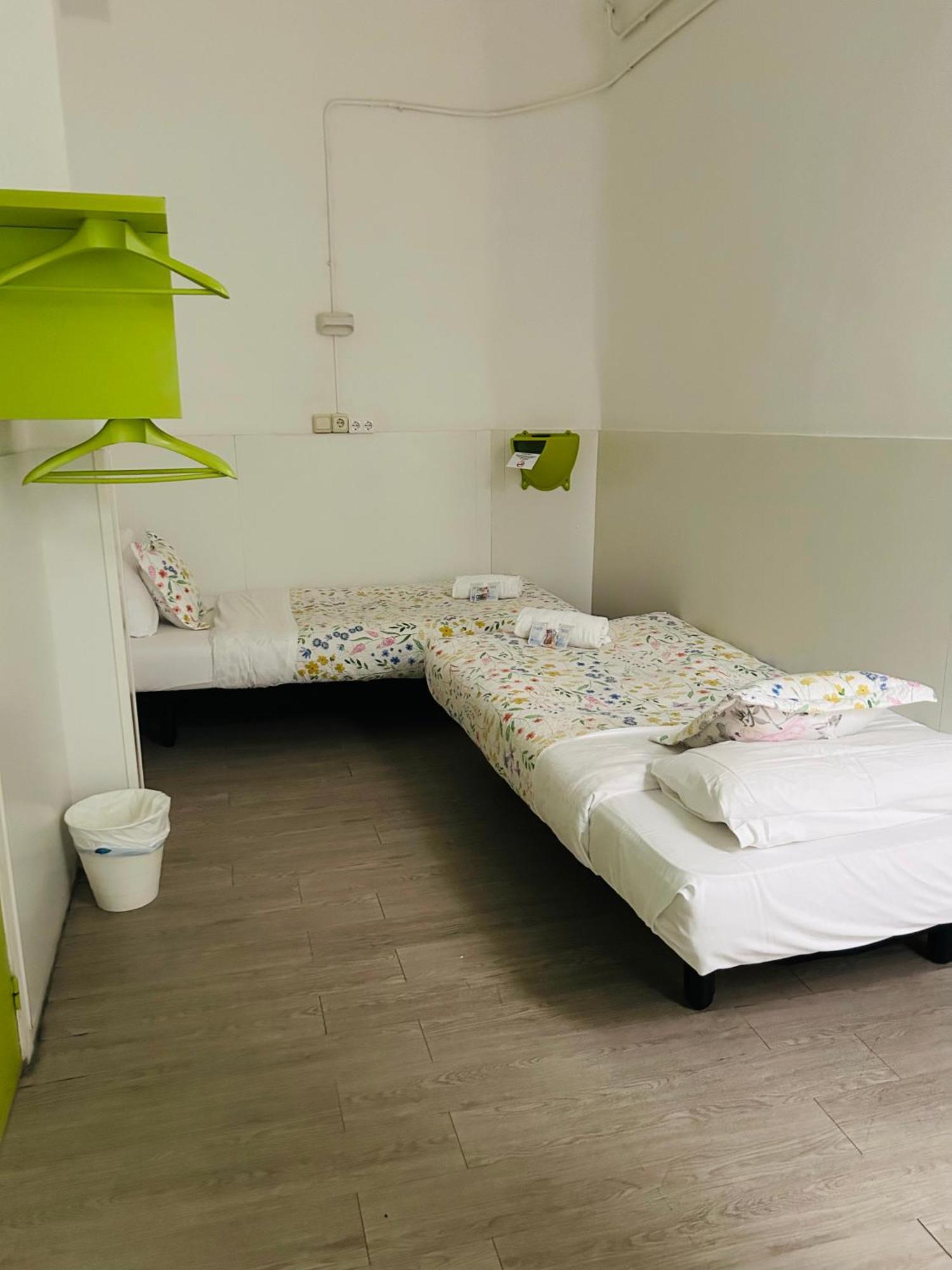 Twin Room Private Bathroom