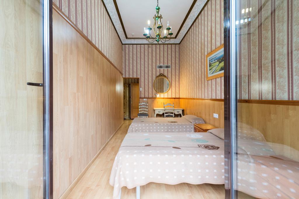 Hébergement Double avec Lit d’Appoint et Salle de Bains Privative