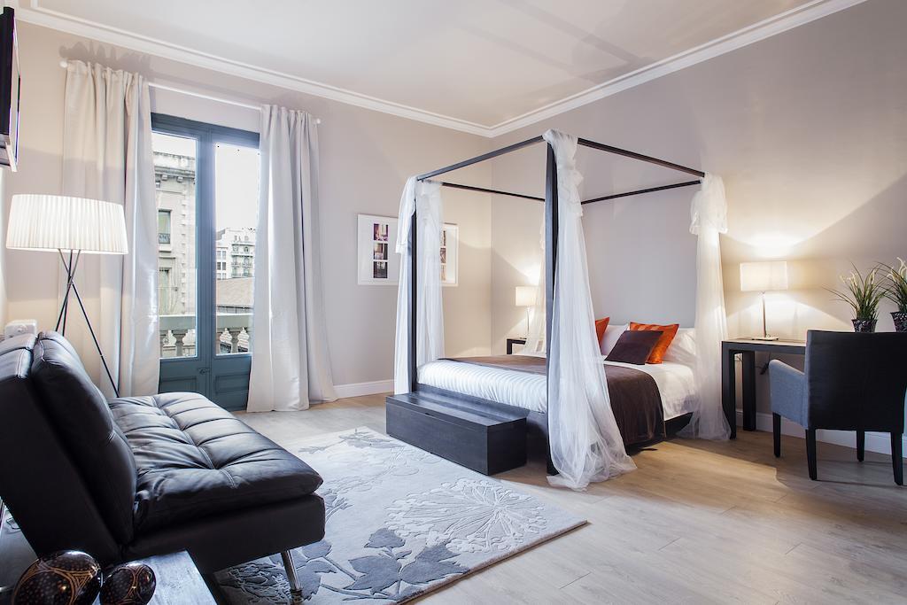 Suite with City View and Balcony,244112421:JPEG