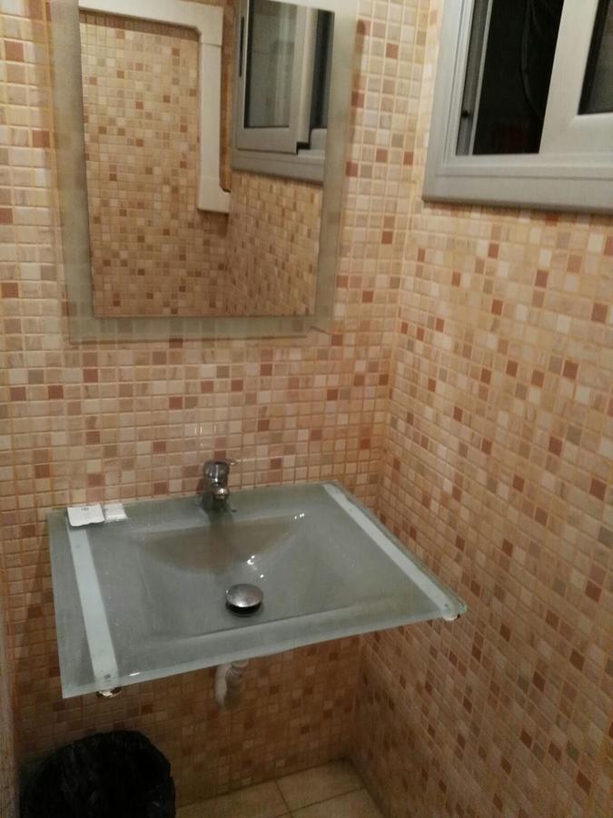 Chambre Simple Basique avec Salle de Bains Commune