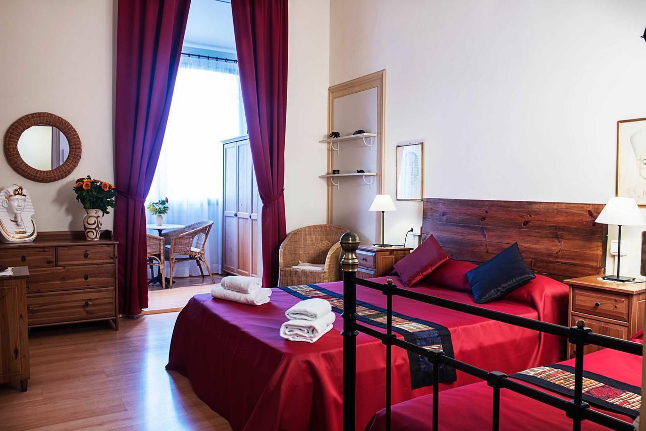 Chambre Triple Supérieure avec Salle de Bains Commune