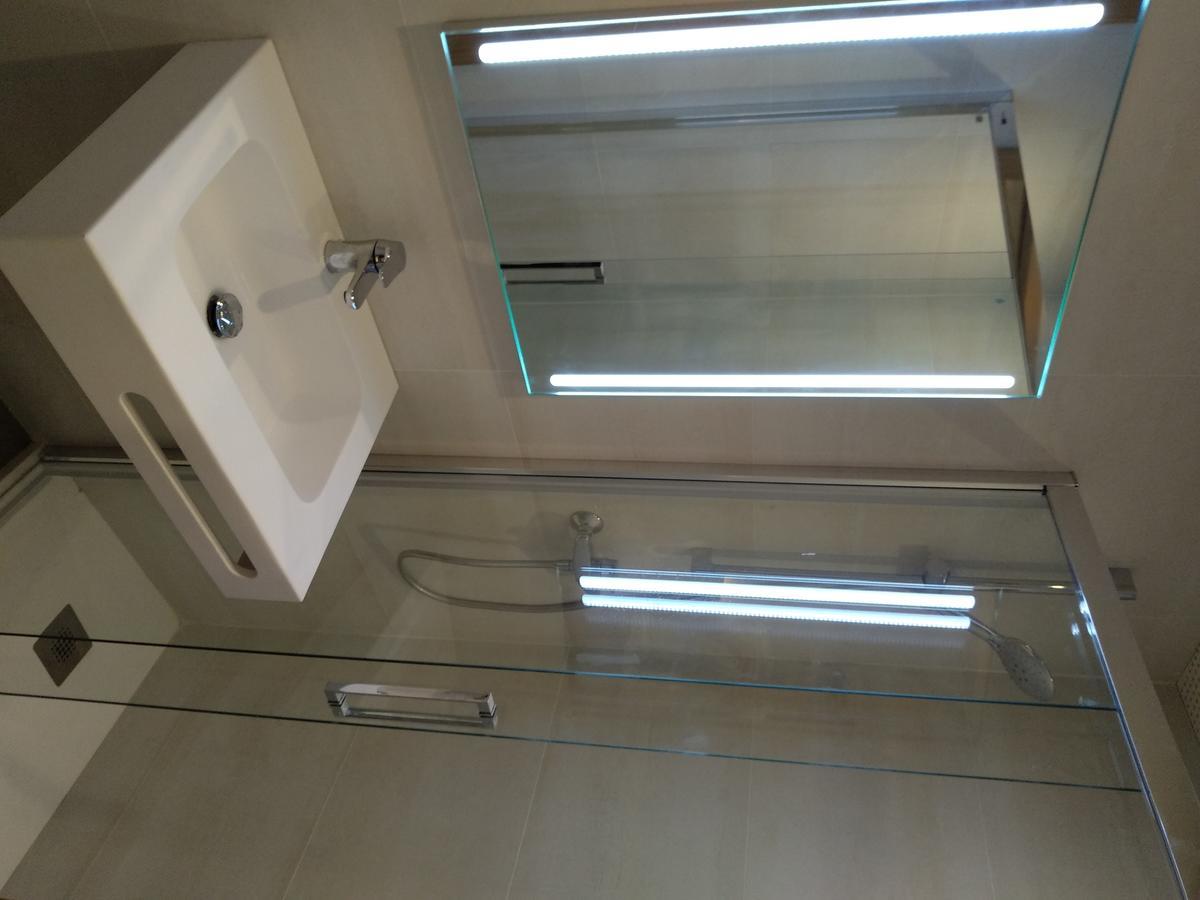 Single Room Bathroom