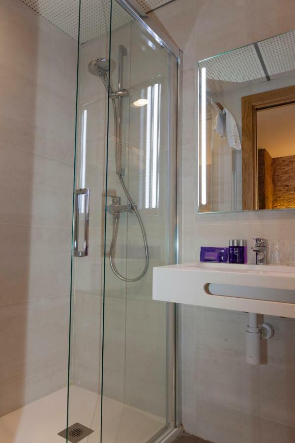 Single Room Bathroom