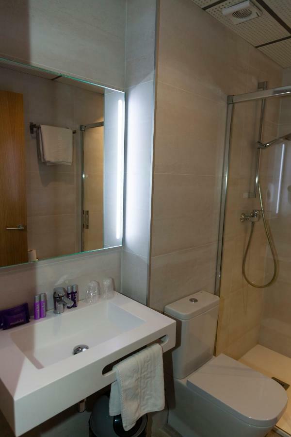Single Room Bathroom