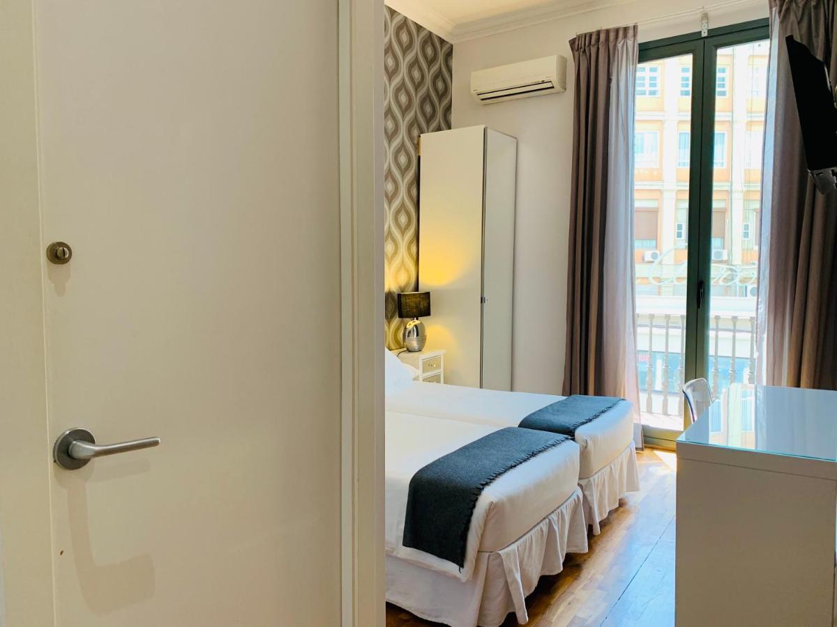 Twin Room Private Bathroom