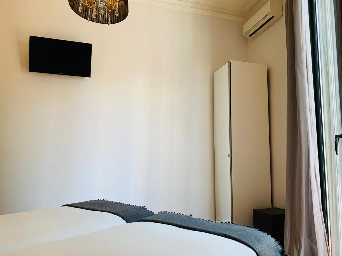 Twin Room Private External Bathroom