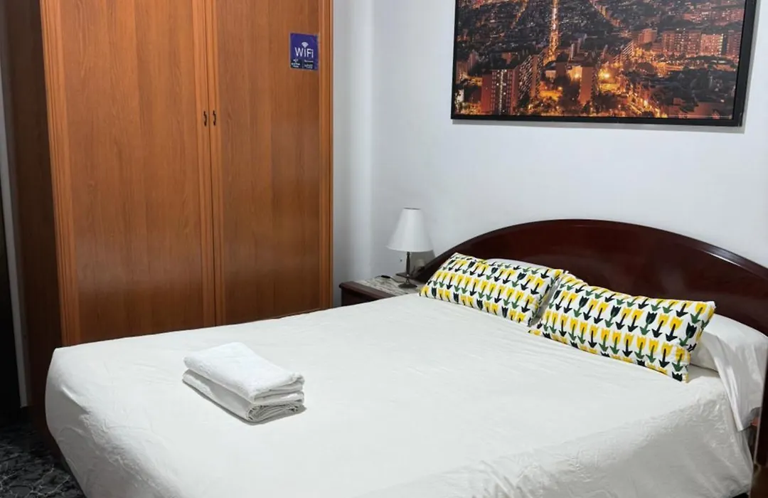 Room Familiar Sants Barcelona-1