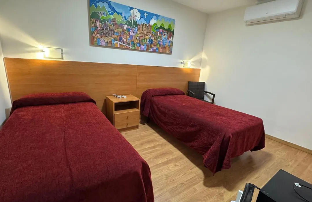 Hostal Madrazo-1