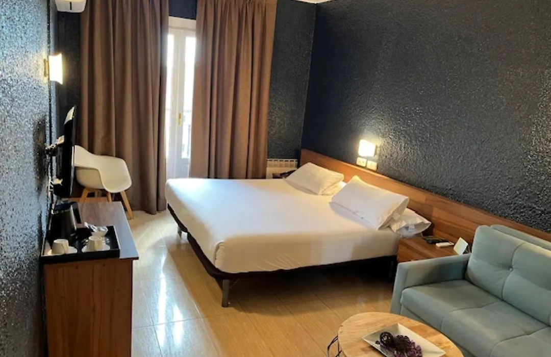 Hostal Iznajar Barcelona-1