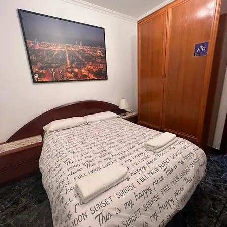 Room Familiar Sants Barcelona-2