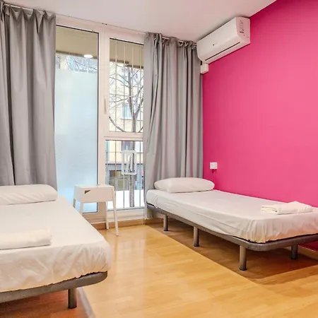 Holidaysbcn Rooms-3