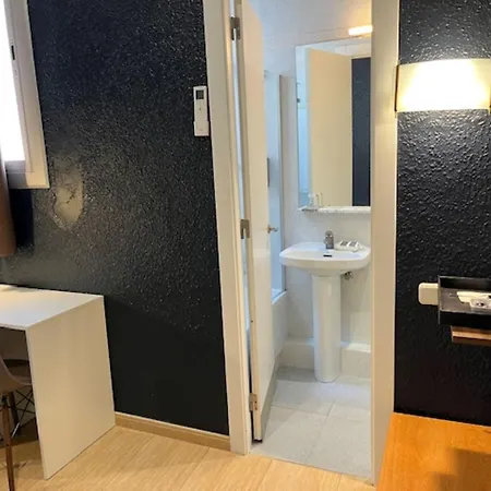 Hostal Iznajar Barcelona-3