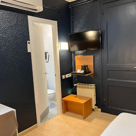 Hostal Iznajar Barcelona-2