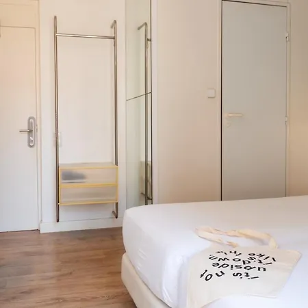 Chic&Basic Tallers Hostal-3