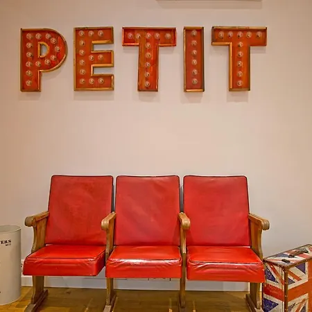 Petit Hotel-2