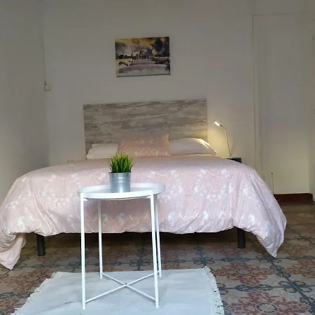 Break In Gothic Barcelona Hostal-3